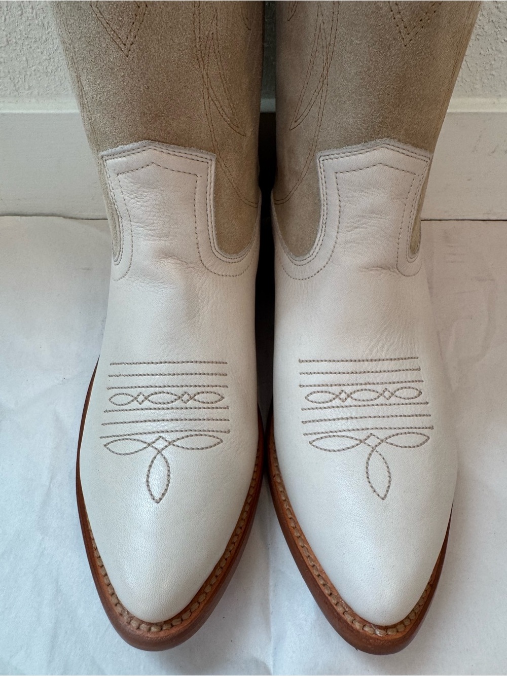 Frye NWT Billy Western Two Tone Suede Leather Boots in Ivory White Women's 9.5 - Picture 4 of 13